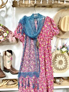 Intricate fringe crochet/lace boho Gypsy scarf w shabby chic resort vacay vibe